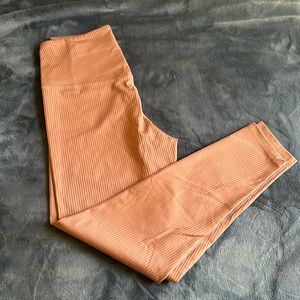 SOLD ✨5 for $25, or 7 for $30 ✨ Leggings